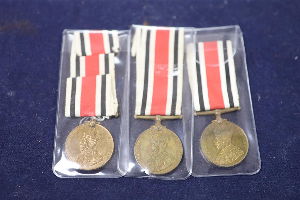 A quantity of Military and Civilian medals / badges